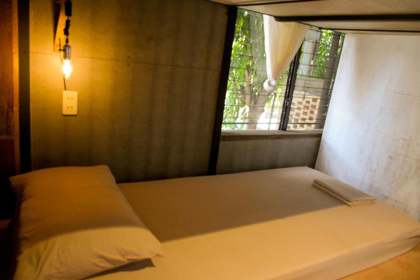 The Flying Fish Hostel Dumaguete City Room photo