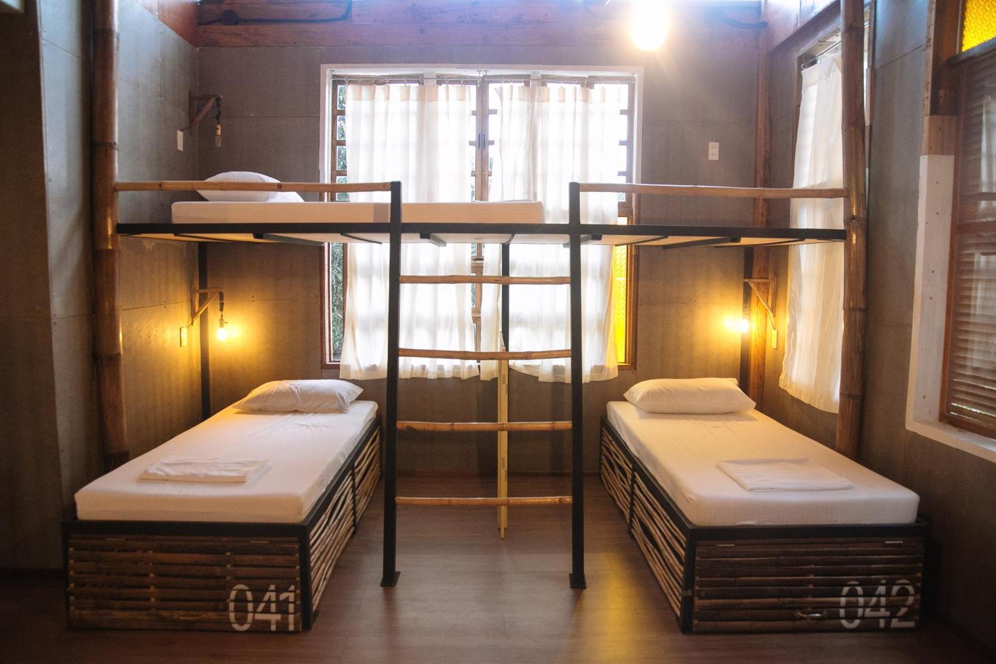 The Flying Fish Hostel Dumaguete City Room photo