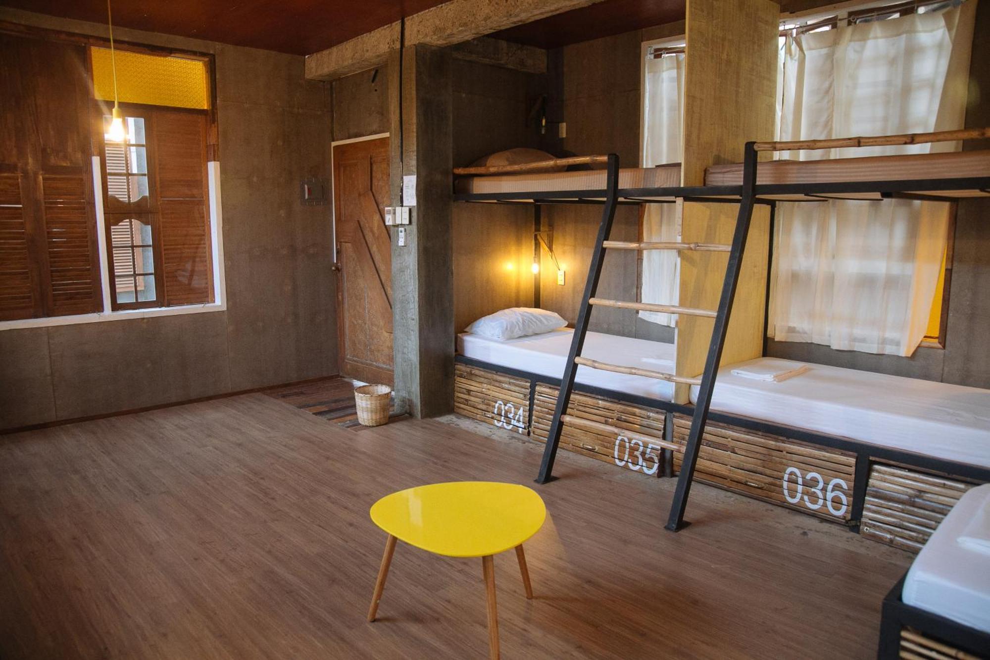 The Flying Fish Hostel Dumaguete City Room photo