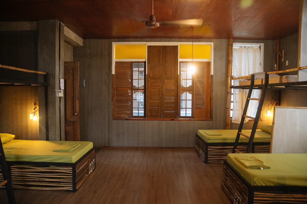 The Flying Fish Hostel Dumaguete City Exterior photo