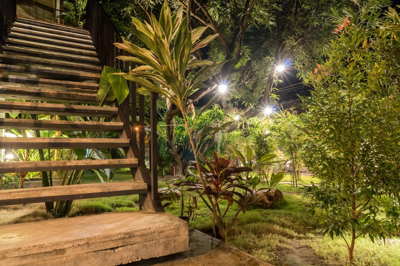 The Flying Fish Hostel Dumaguete City Exterior photo