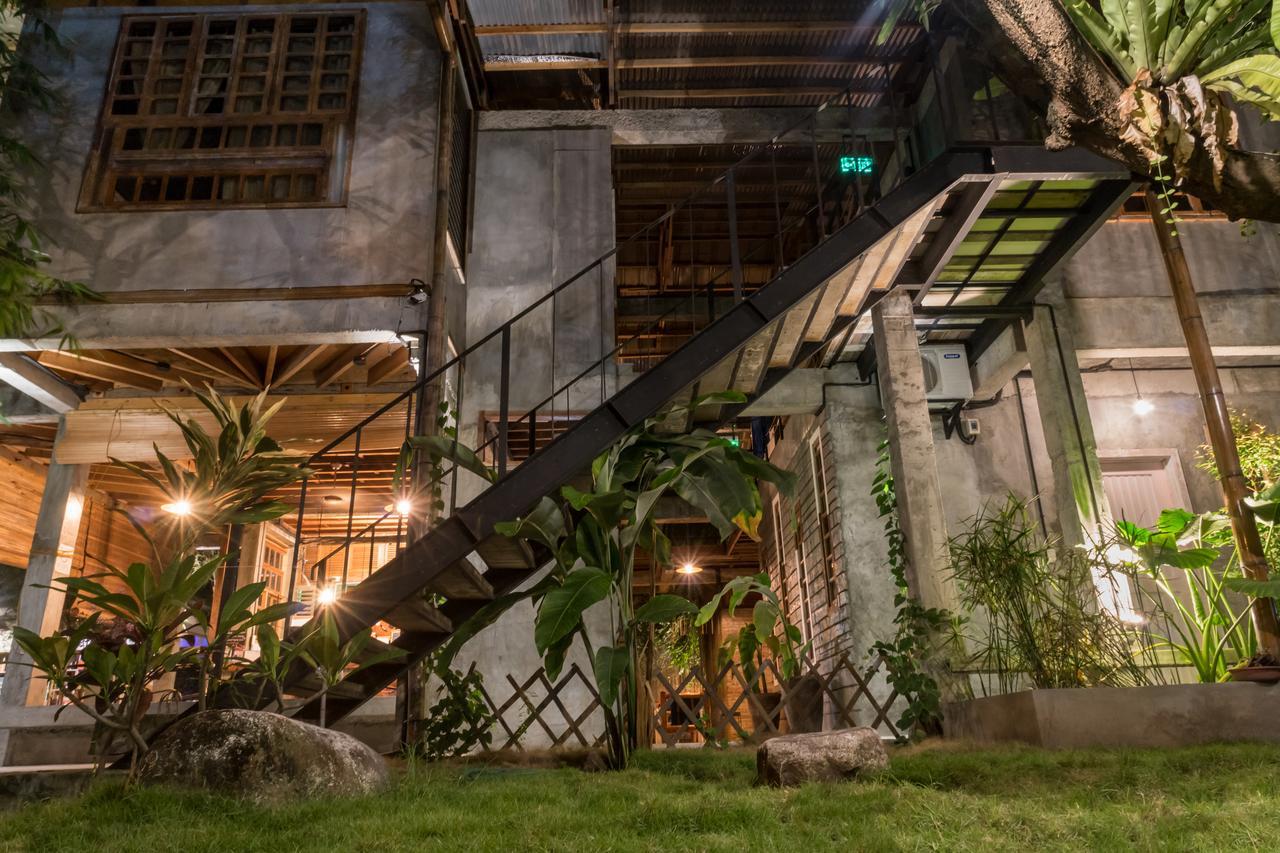 The Flying Fish Hostel Dumaguete City Exterior photo