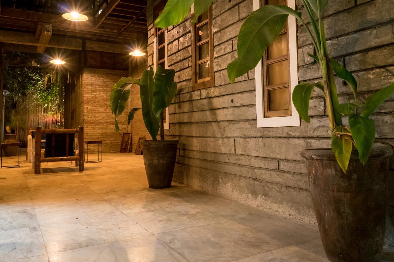 The Flying Fish Hostel Dumaguete City Exterior photo