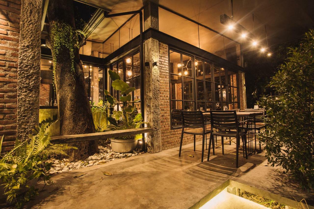 The Flying Fish Hostel Dumaguete City Exterior photo