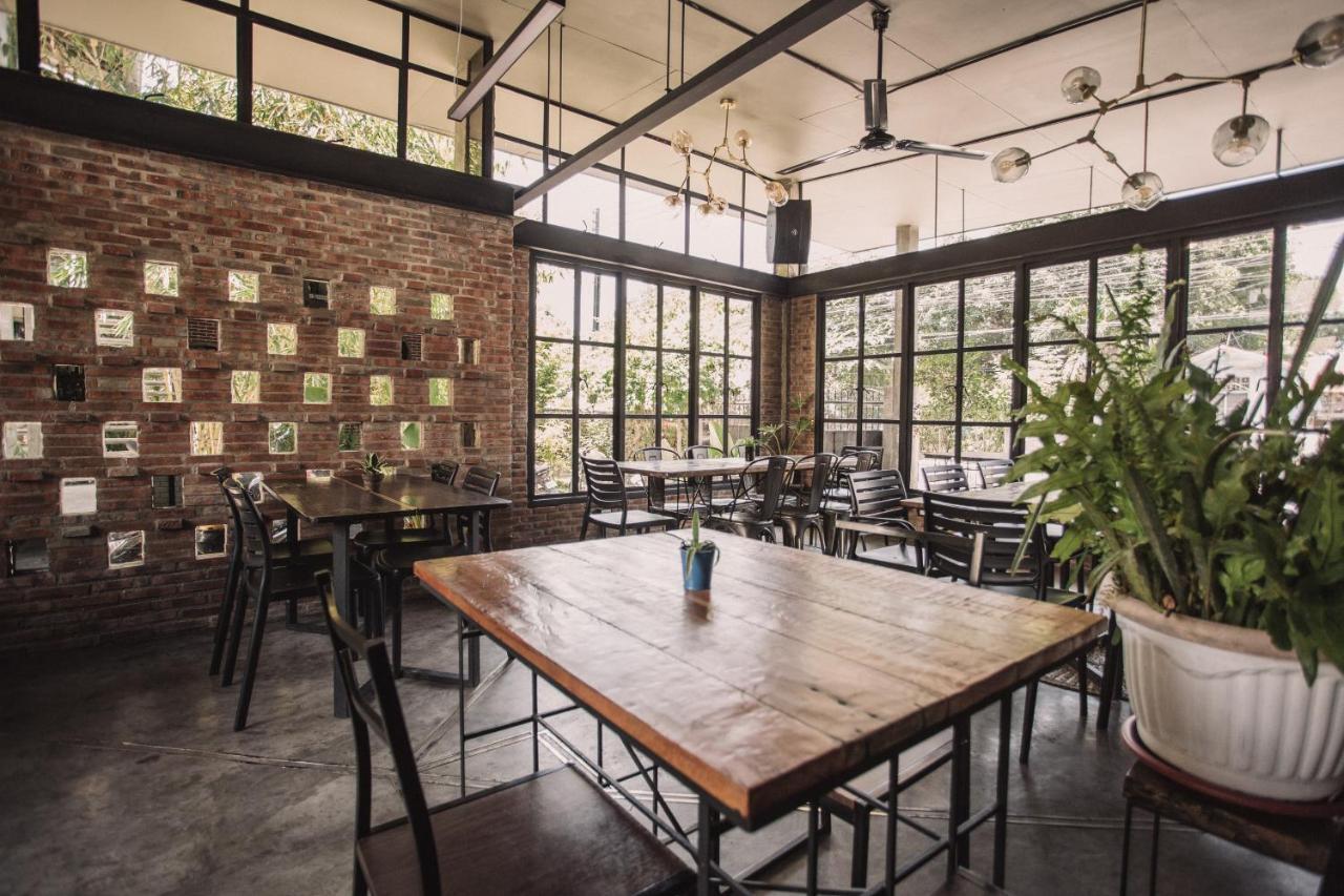 The Flying Fish Hostel Dumaguete City Exterior photo