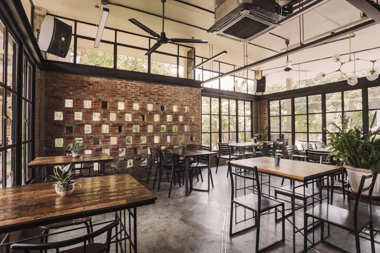 The Flying Fish Hostel Dumaguete City Exterior photo