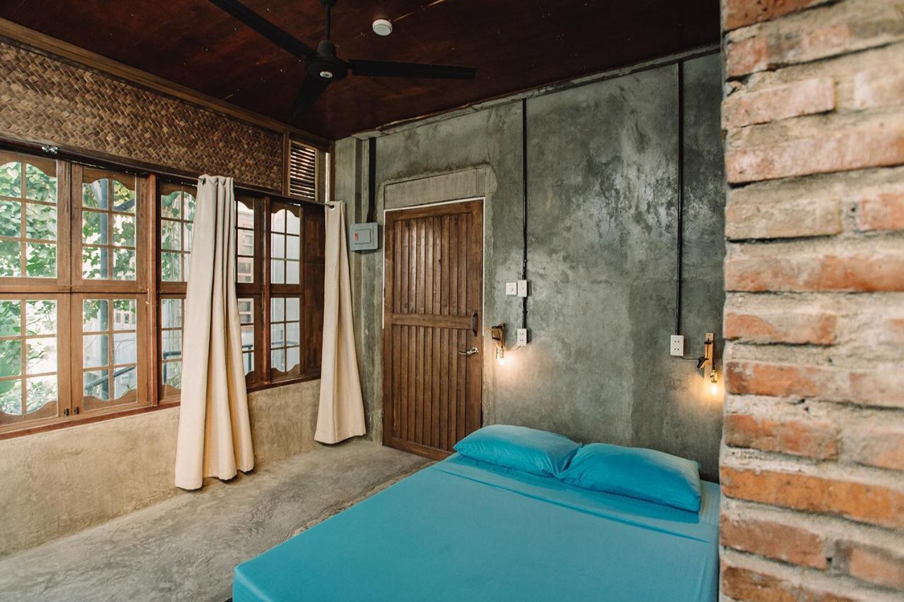 The Flying Fish Hostel Dumaguete City Exterior photo