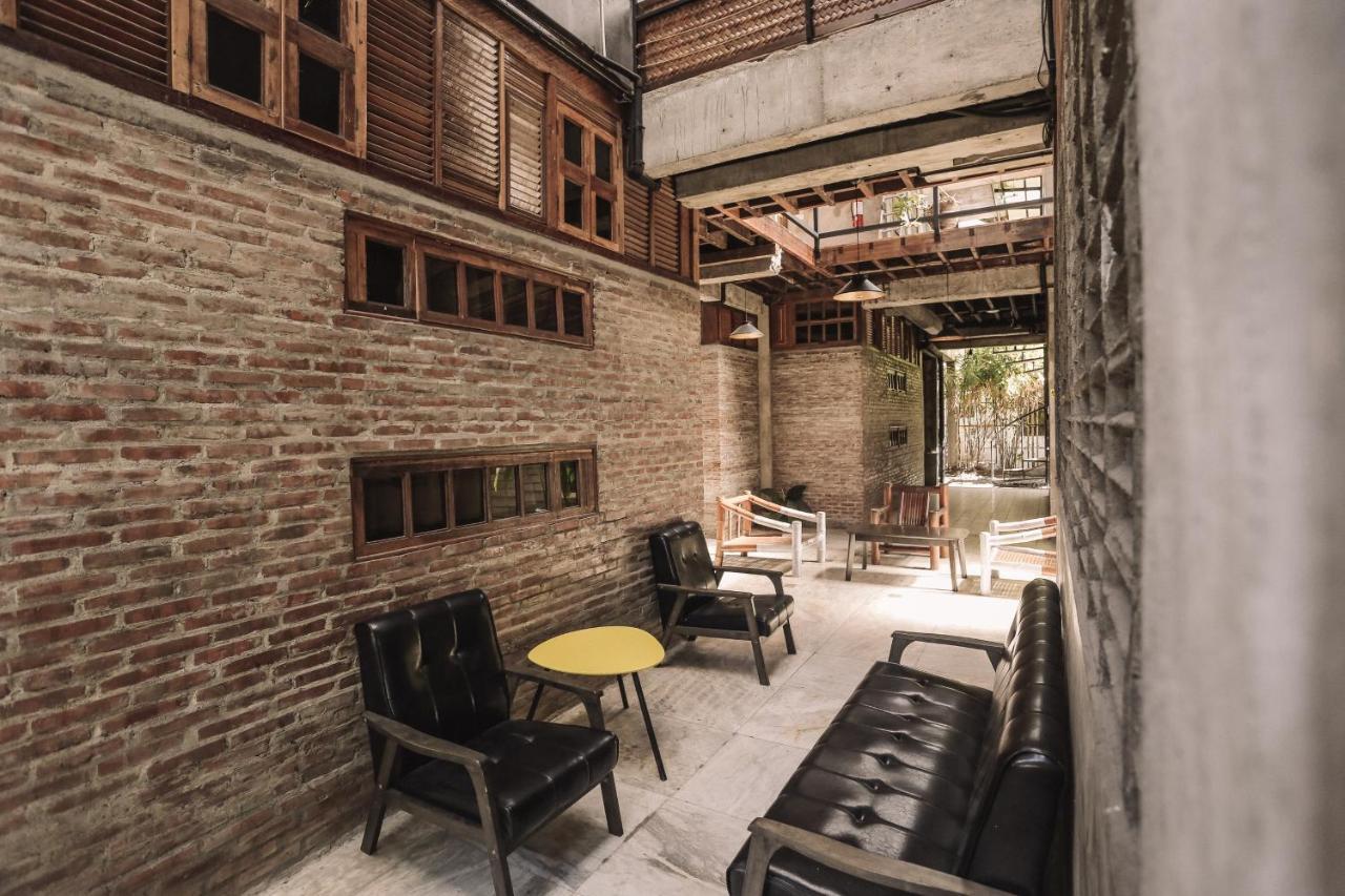 The Flying Fish Hostel Dumaguete City Exterior photo