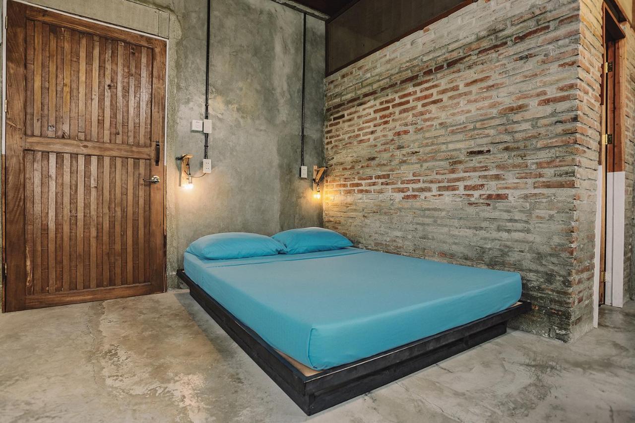 The Flying Fish Hostel Dumaguete City Exterior photo